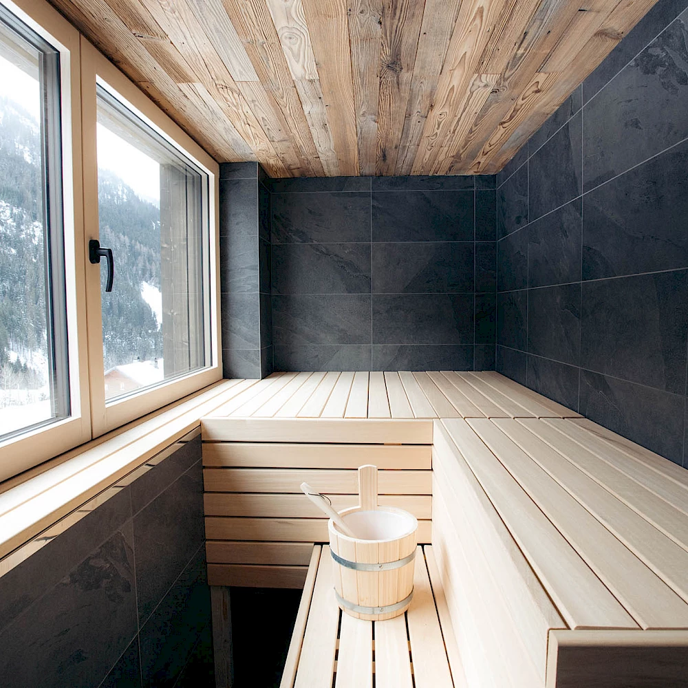 The panorama sauna of the Adler Chalet Ischgl is impressive. Here you forget the everyday life and come to rest.