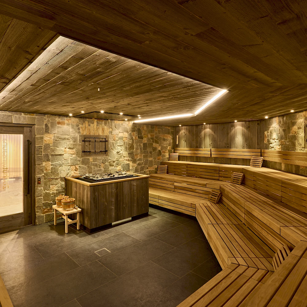 Der Saunabereich der Ischgl Therme umfass mehrere Bereiche und lässt Wellnessherzen höher schlagen.